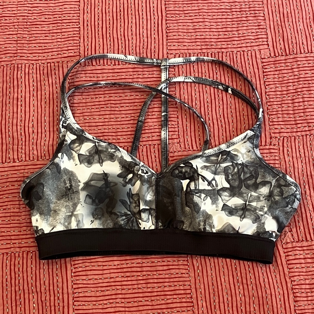 Puma women’s medium Black and Gray Floral Sports Bra